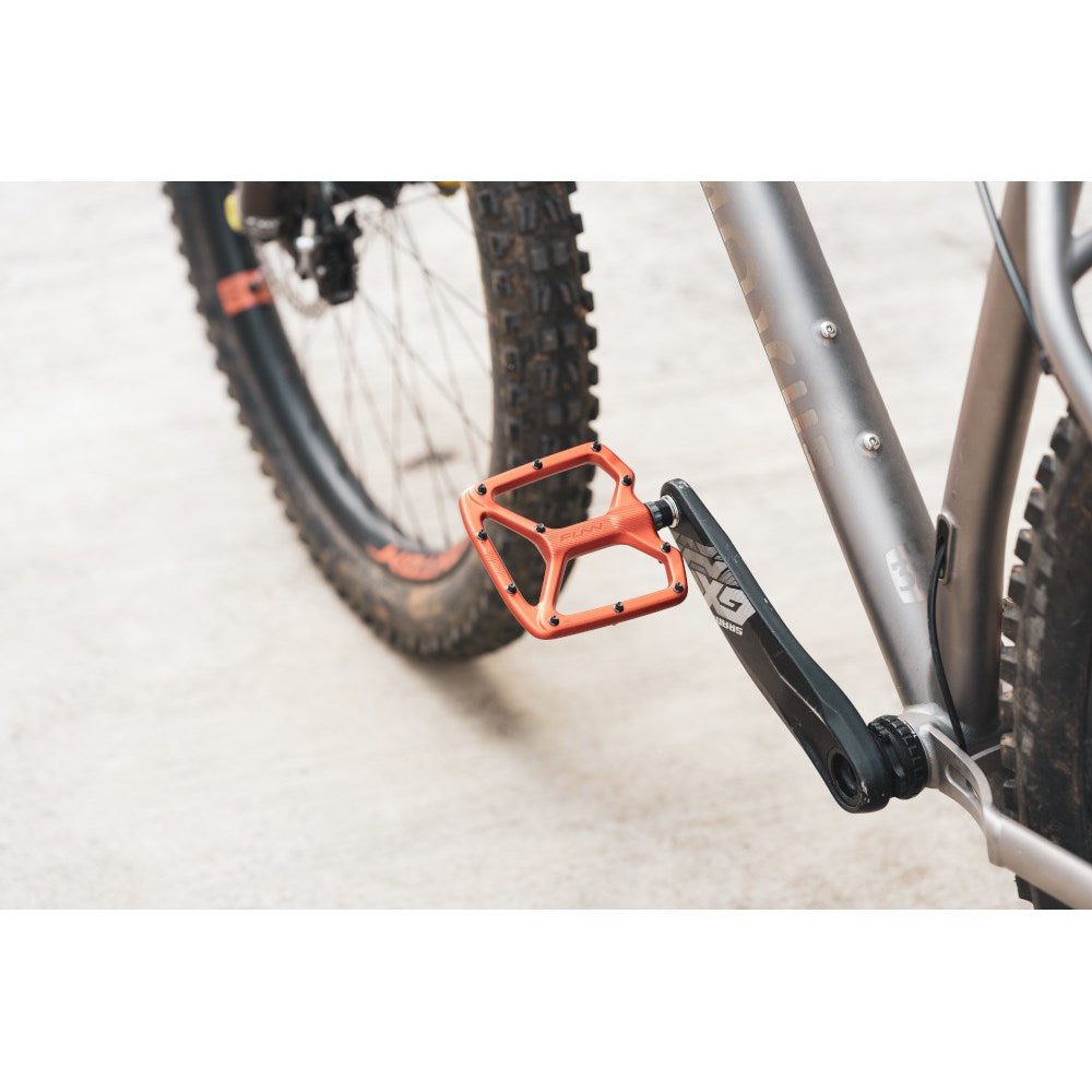 FUNN Pedal - Python V2 Flat - Includes Long Pins - Black