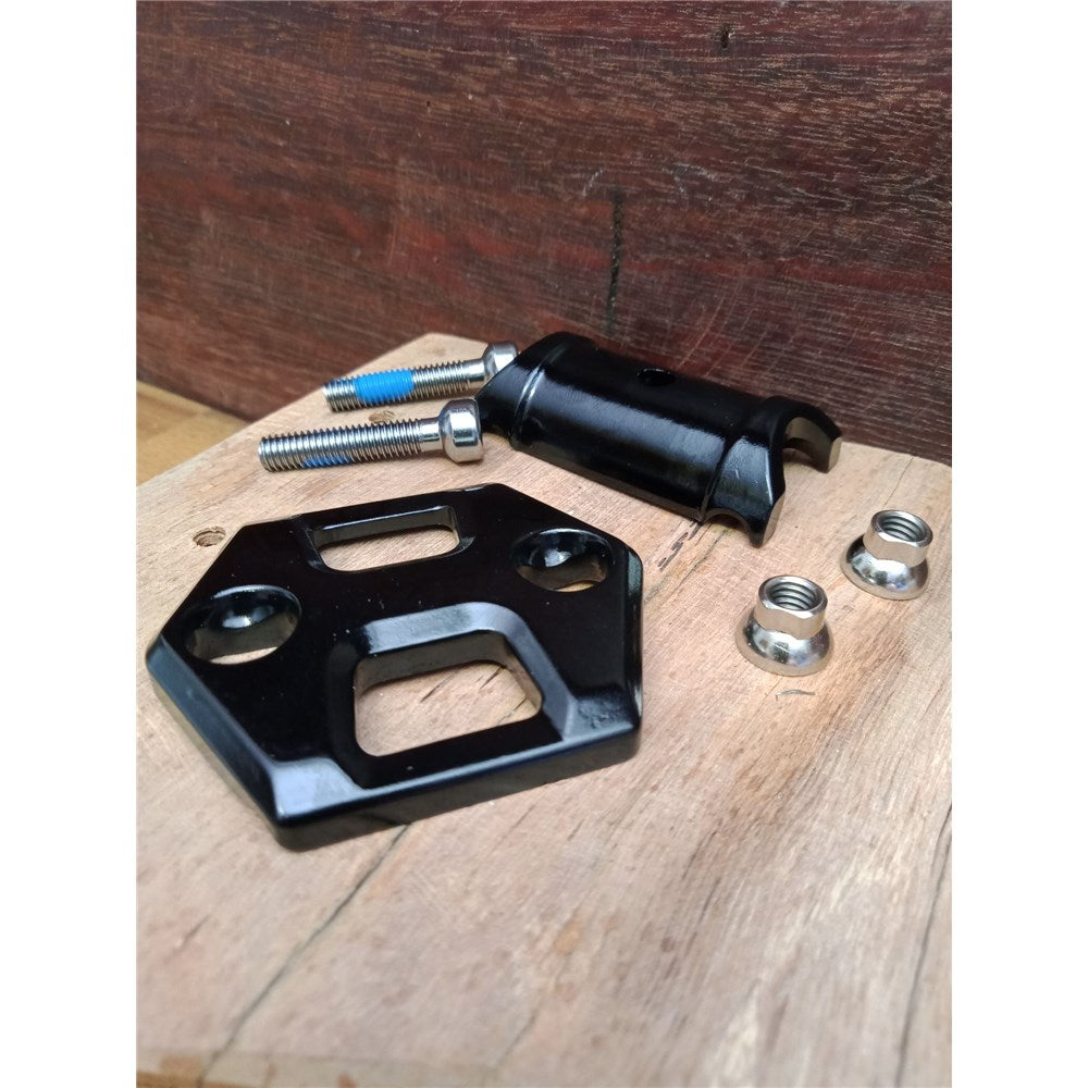 TRANZX Dropper Post Spare Part - YSP15 Seat Post Clamp Inc Bolts - Black